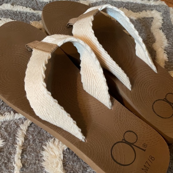 OP Cream flip flops - Picture 2 of 4